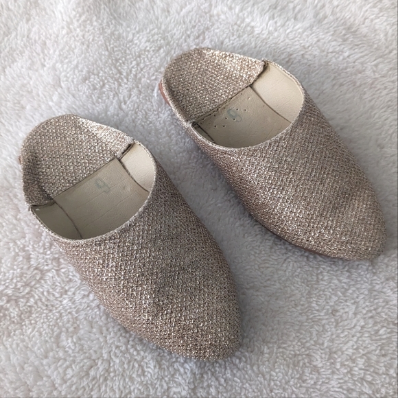 Source Unknown Other - Toddler Shimmer Gold Pointed Slip On Flats. Size 6